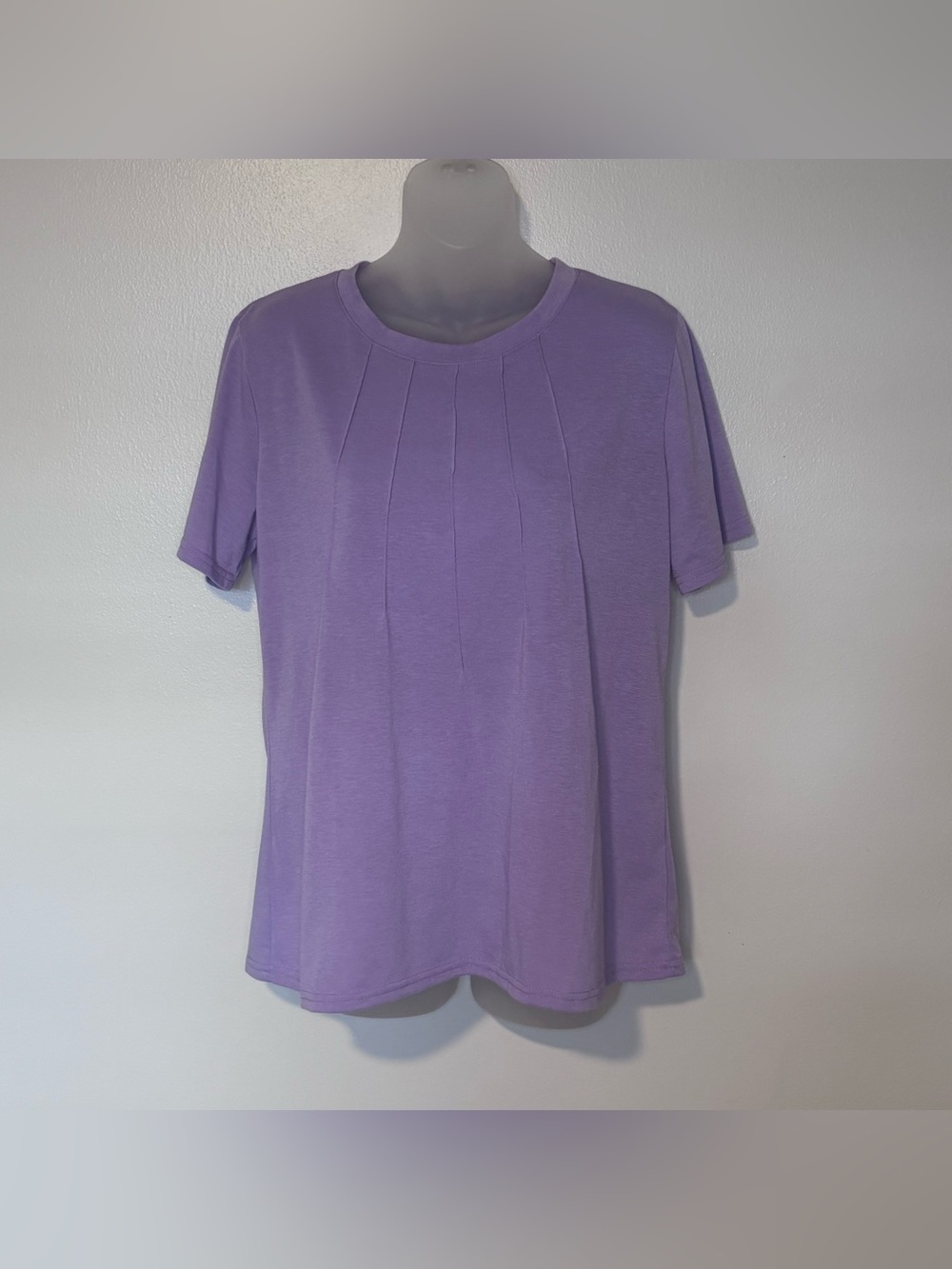 Women’s Lavender Purple Pleated Neck Short Sleeve Top Large
